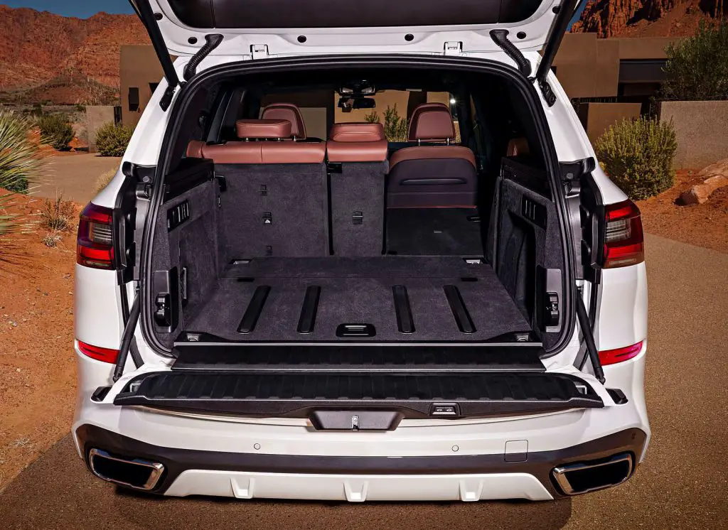 BMW X5 trunk cargo space