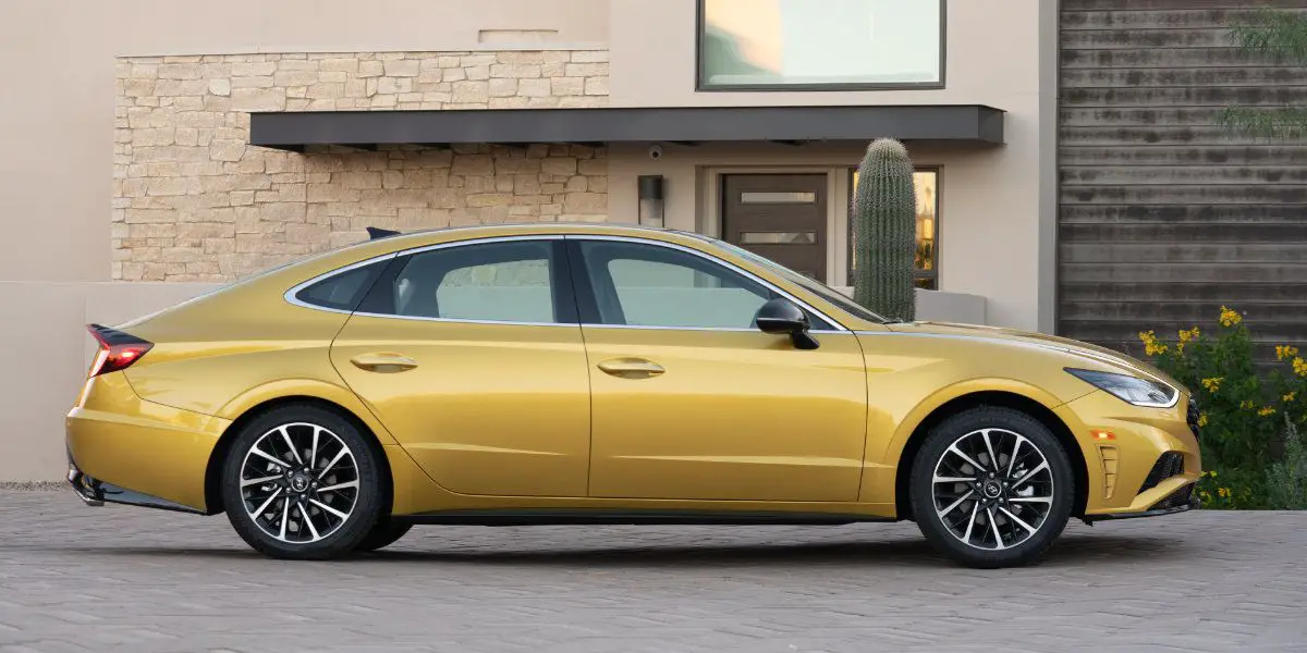 Hyundai Elantra vs Sonata: Which Sedan Should You Pick? - Motorborne