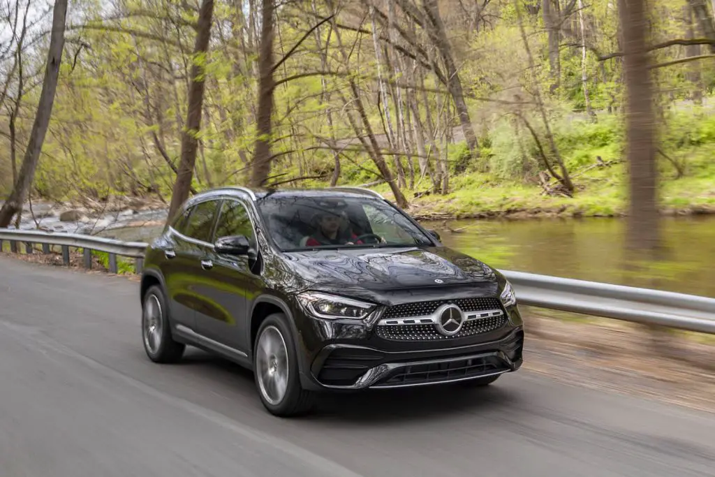 Mercedes GLA front 3/4 view