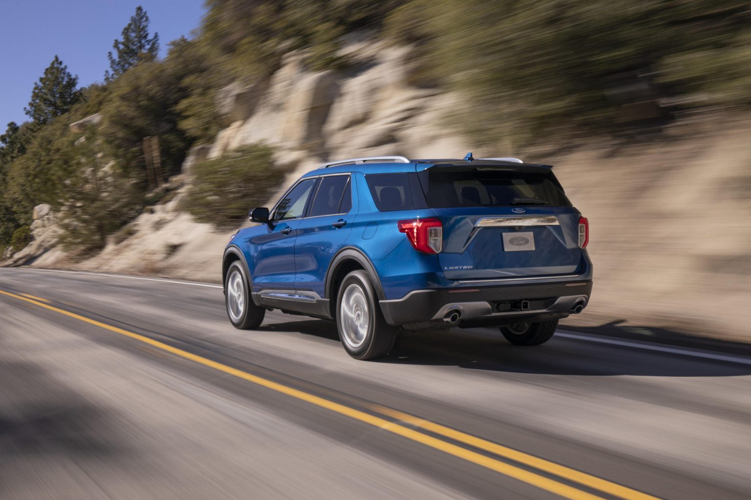 Ford Edge vs Explorer: There's A Clear Winner - Motorborne
