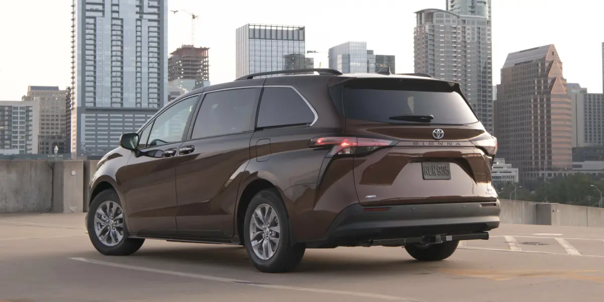 Toyota Sienna VS Highlander Minivan or SUV? Motorborne