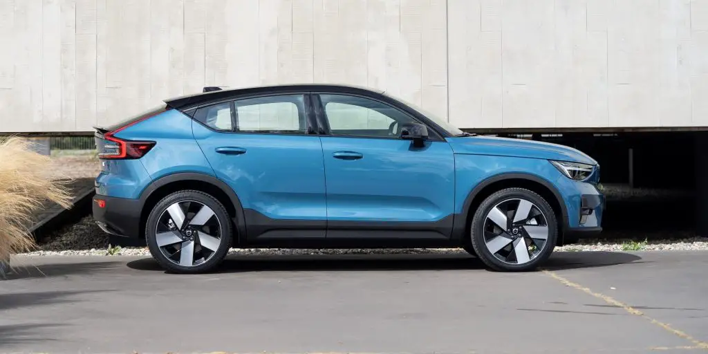 2022 Volvo C40 side view