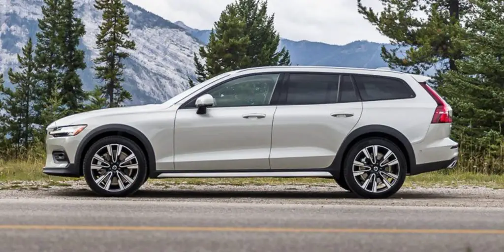 Volvo V60 Cross Country side view