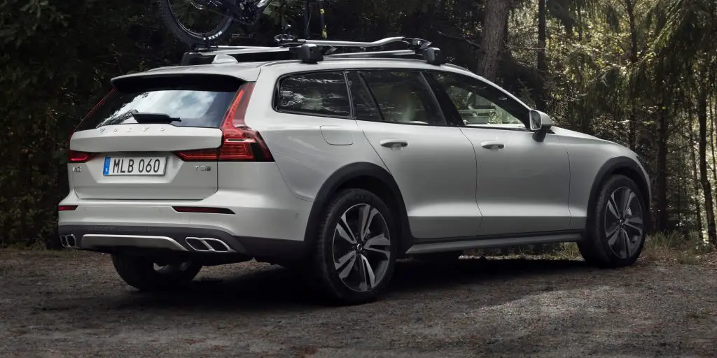 Volvo V60 Cross Country rear 3/4 view