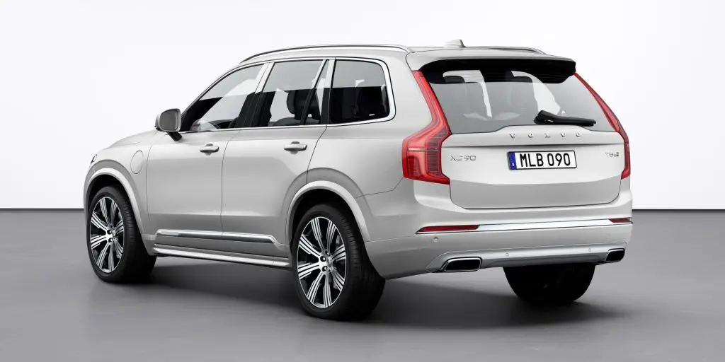 2022 Volvo XC90 rear 3/4 view