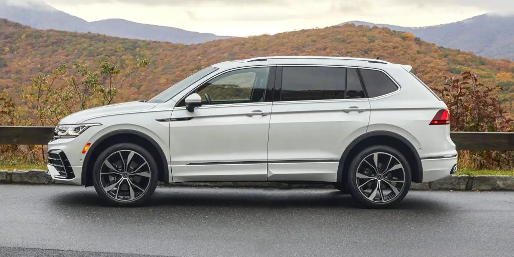 Volkswagen Tiguan side view