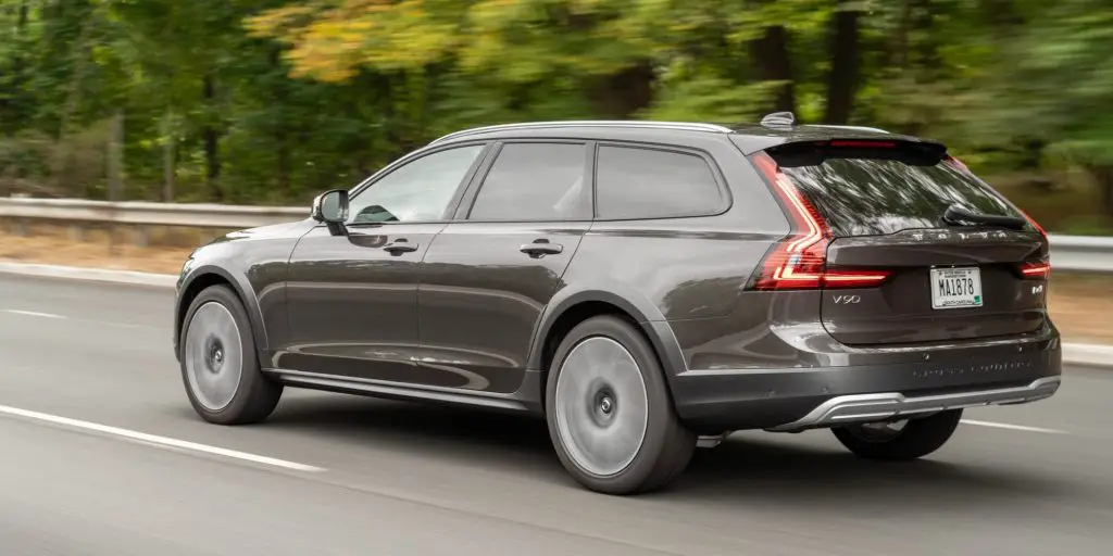 Volvo V90 Cross Country rear 3/4 view