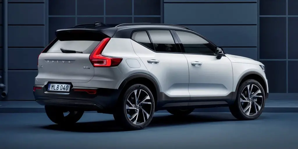 Volvo XC40 2022 rear 3/4 view