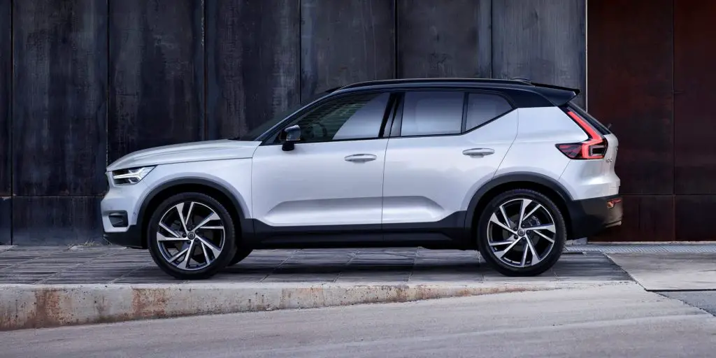 Volvo XC40 2022 side view