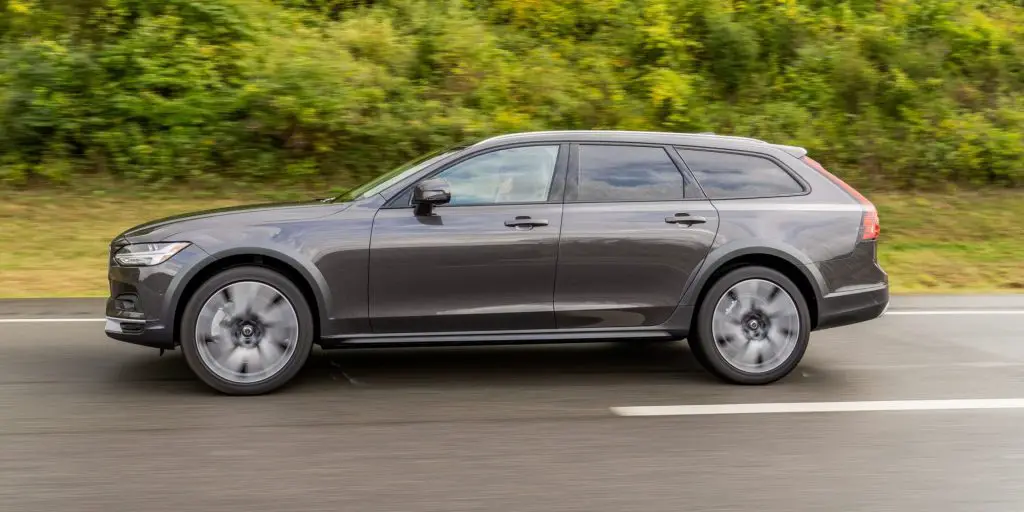 Volvo V90 Cross Country side view