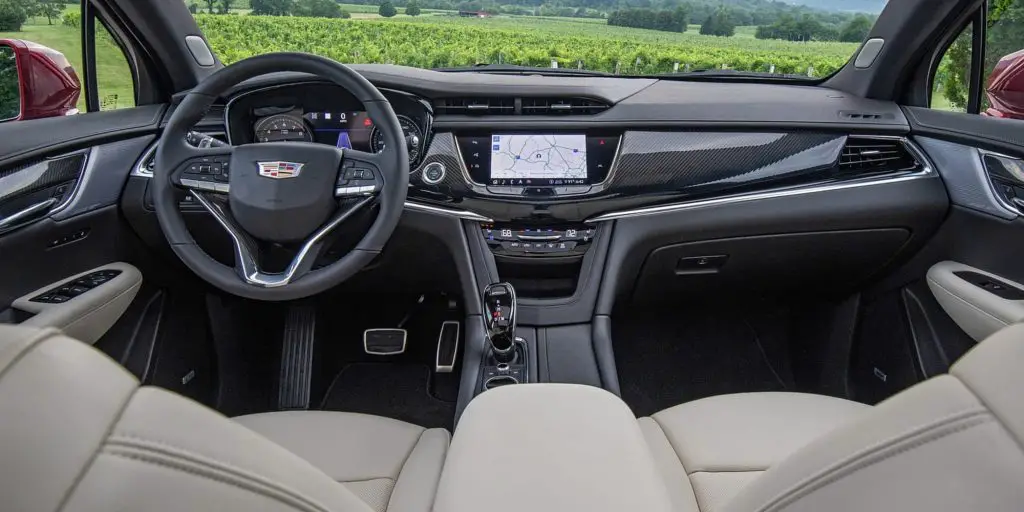 Cadillac XT6 cockpit view