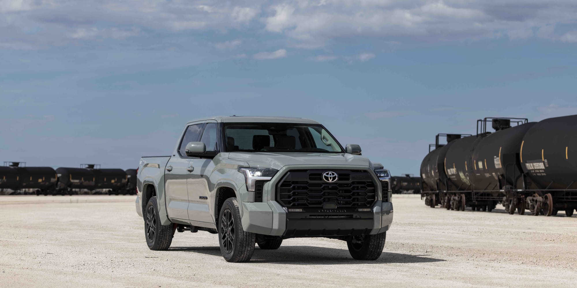 Toyota Tacoma Vs Tundra Which Pickup Is Better Motorborne